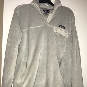 Light grey Patagonia pullover